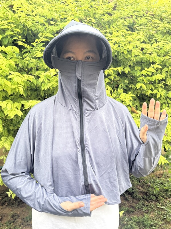 รูปภาพที่#5 ของสินค้า : 7U006 เสื้อคลุมกันแดดผ้าเย็น ปีกกว้าง พร้อมหมวกและหน้ากากในตัว รุ่นระบายลมหลังคอ ไม่โป่งลม รูปภาพที่5 ของสินค้า : 7U006 เสื้อคลุมกันแดดผ้าเย็น ปีกกว้าง พร้อมหมวกและหน้ากากในตัว รุ่นระบายลมหลังคอ ไม่โป่งลม